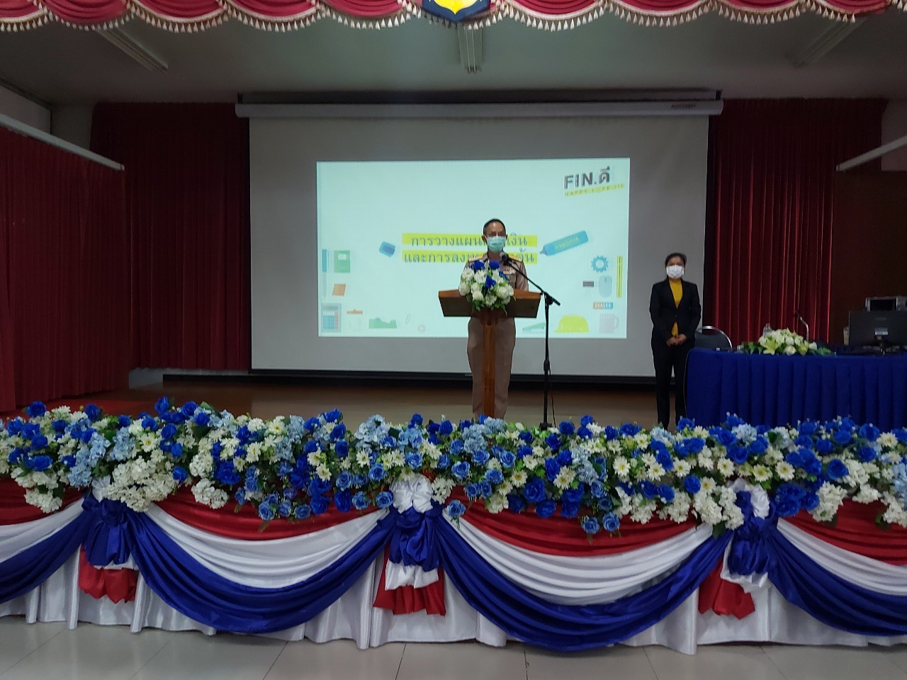 พลเรือตรี ธันยกร  เสนาลักษณ์ ผู้จัดการกิจการปลดหนี้สวัสดิการสงเคราะห์การเงิน กองทัพเรือ นำวิทยากรไปการบรรยาย  รร.นวก.ศวก.พร. วันที่ ๑๔ มิถุนายน ๒๕๖๕